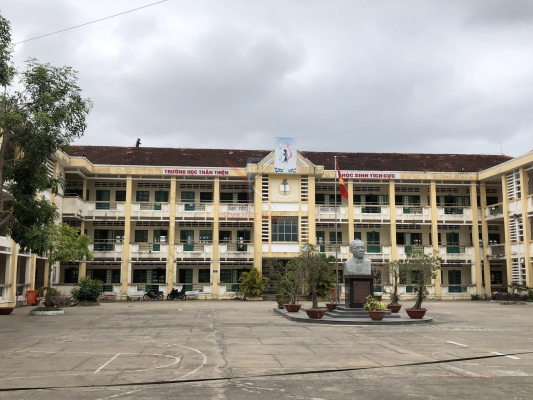  VỆ SINH MÁI NGÓI TẠI TRƯỜNG DƯƠNG KỲ HIỆP - SÓC TRĂNG 